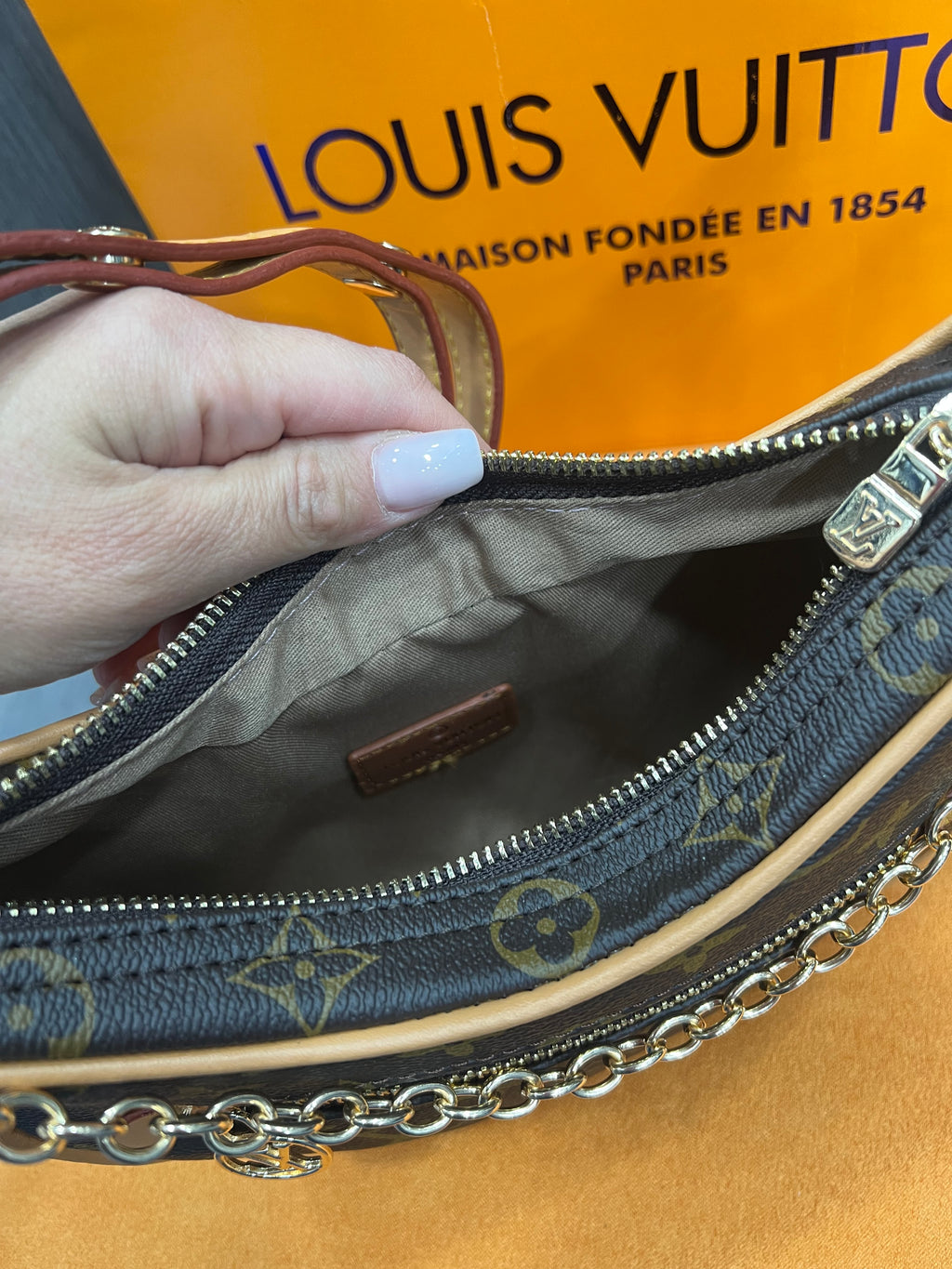 Τσάντα Louis Vuitton loop bag monogram L-0670