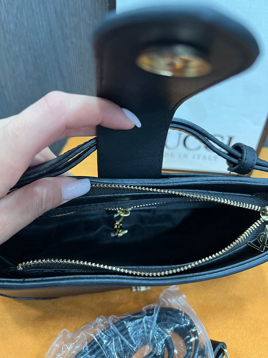 Τσάντα Saint Laurent  Le 5 à 7 YSL y-1076