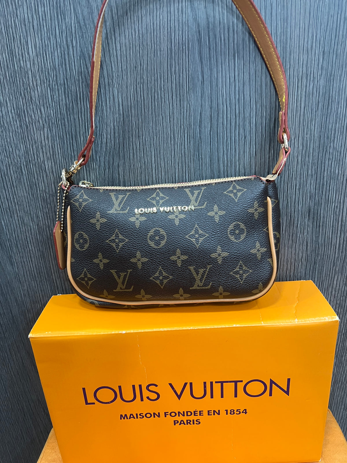 Τσάντα Louis Vuitton Pochette Liv monogram L-0129