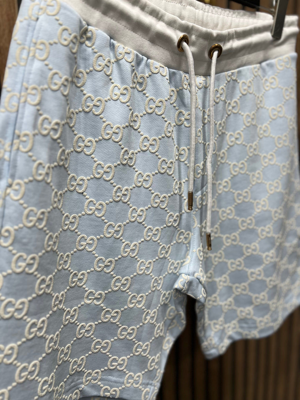 Gucci βερμούδα ανάγλυφο monogram g-2772