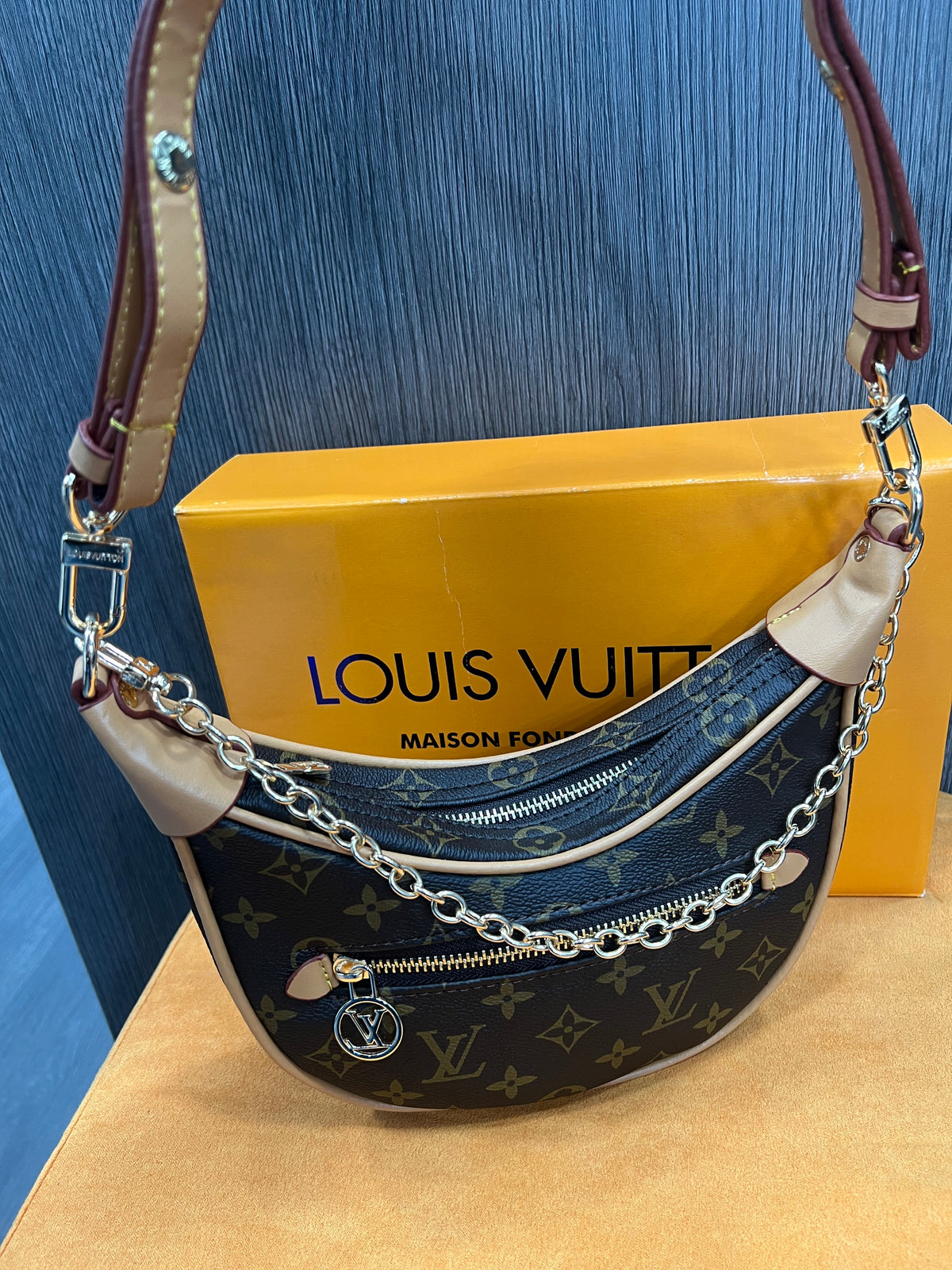 Τσάντα Louis Vuitton loop bag monogram L-0670