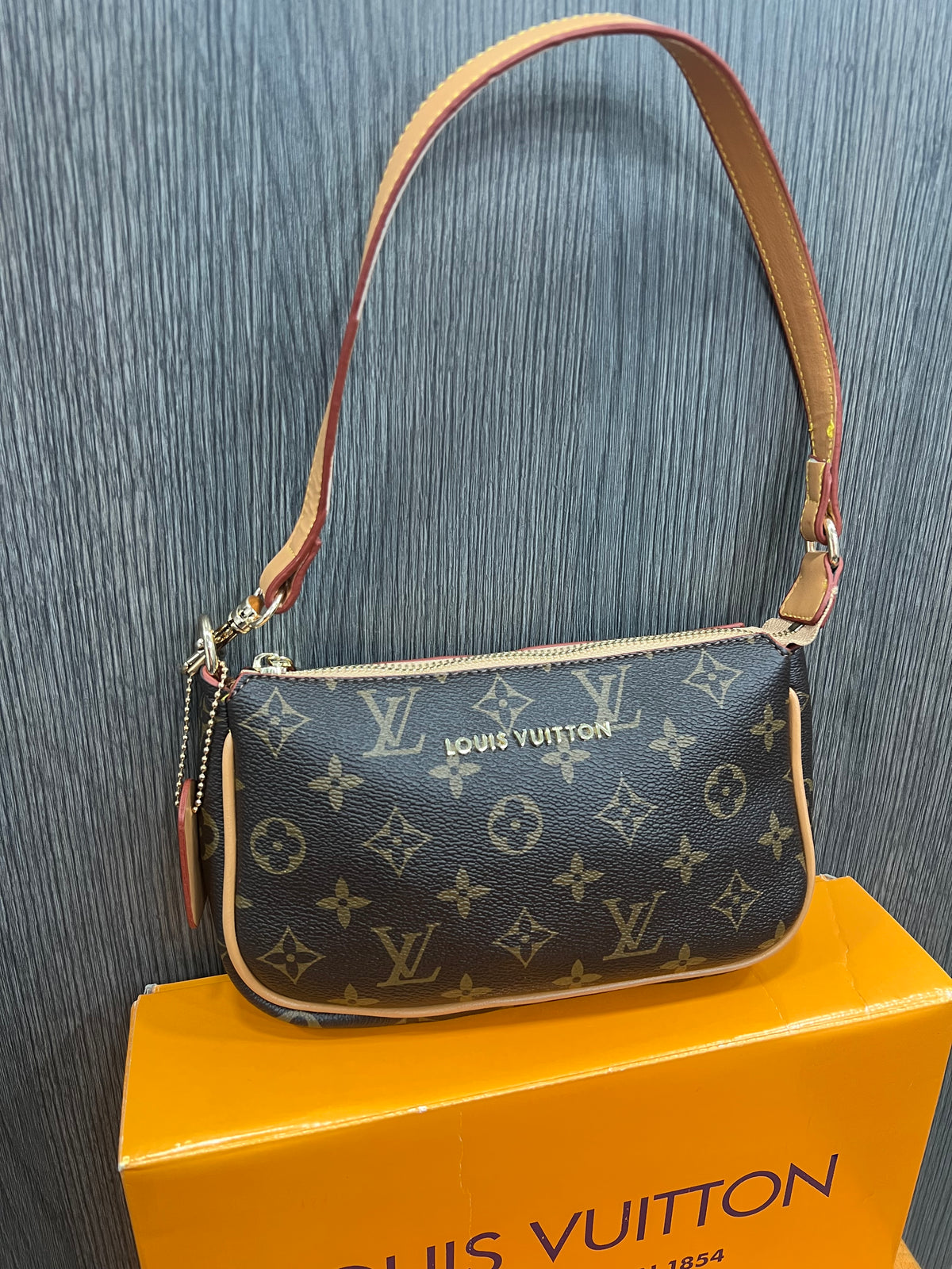 Τσάντα Louis Vuitton Pochette Liv monogram L-0129