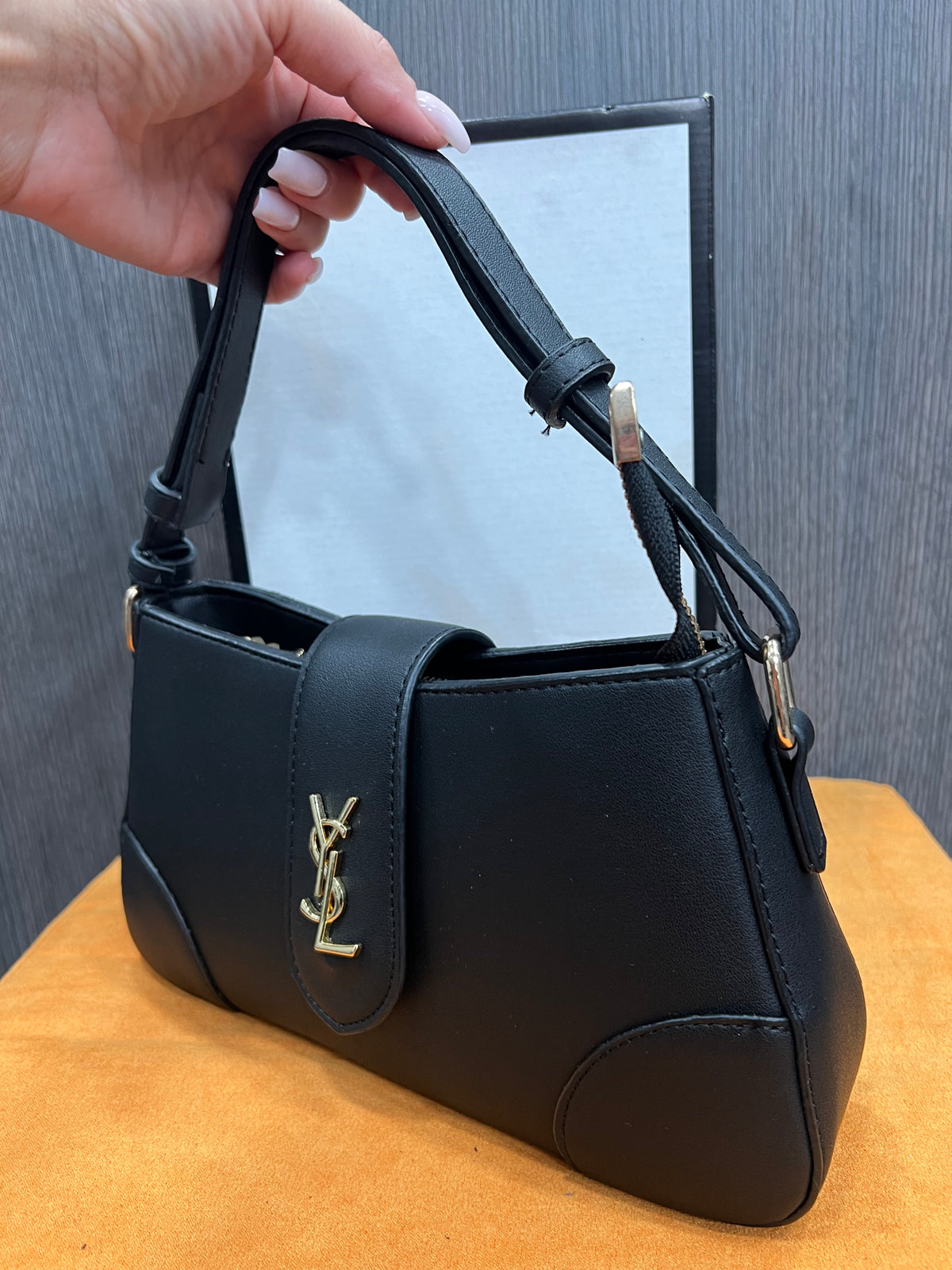 Τσάντα Saint Laurent  Le 5 à 7 YSL y-1076