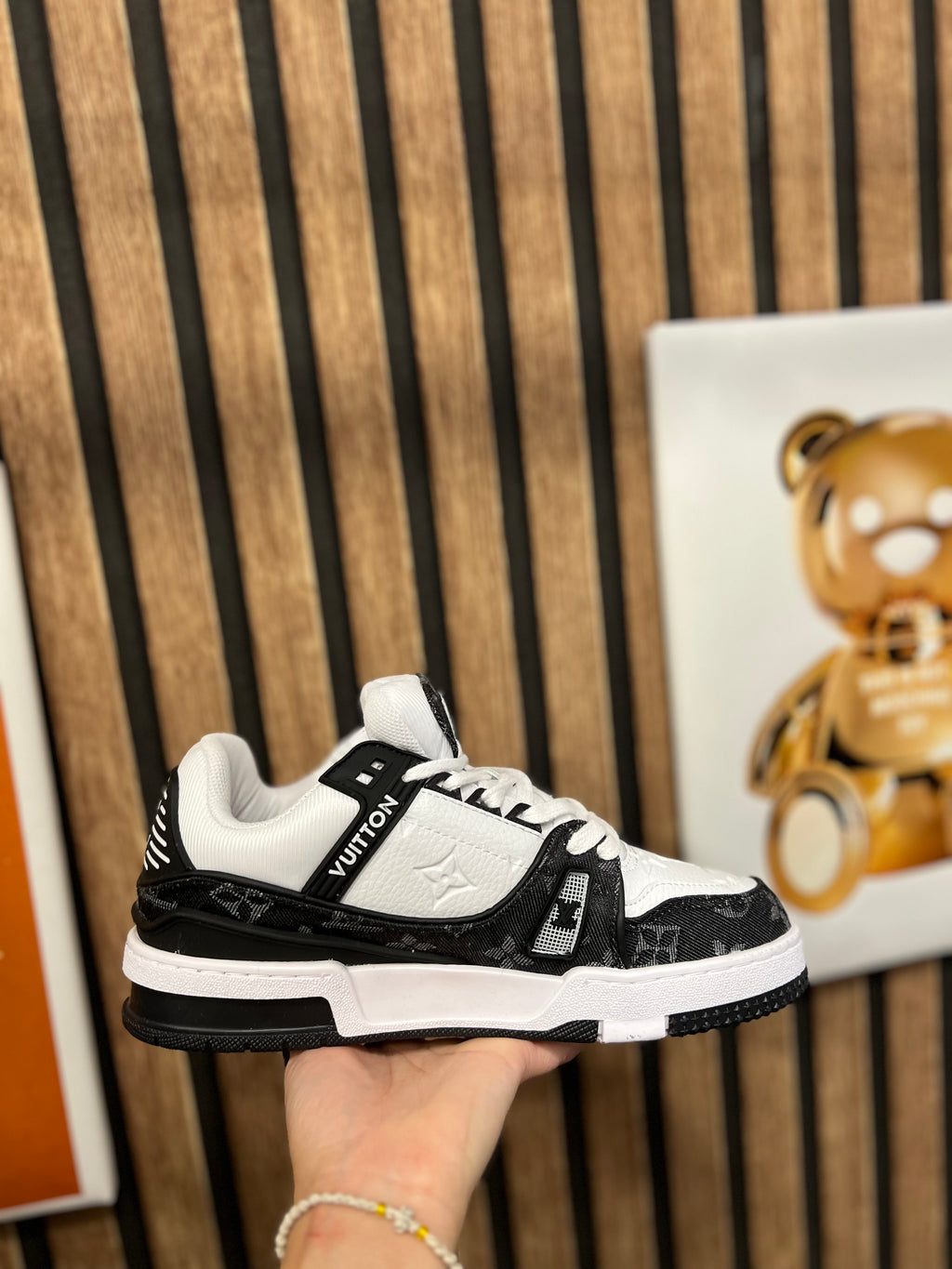 Louis Vuitton LV Trainers  low trainers L-30