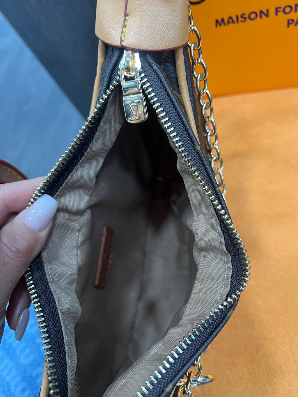 Τσάντα Louis Vuitton loop bag monogram L-0670