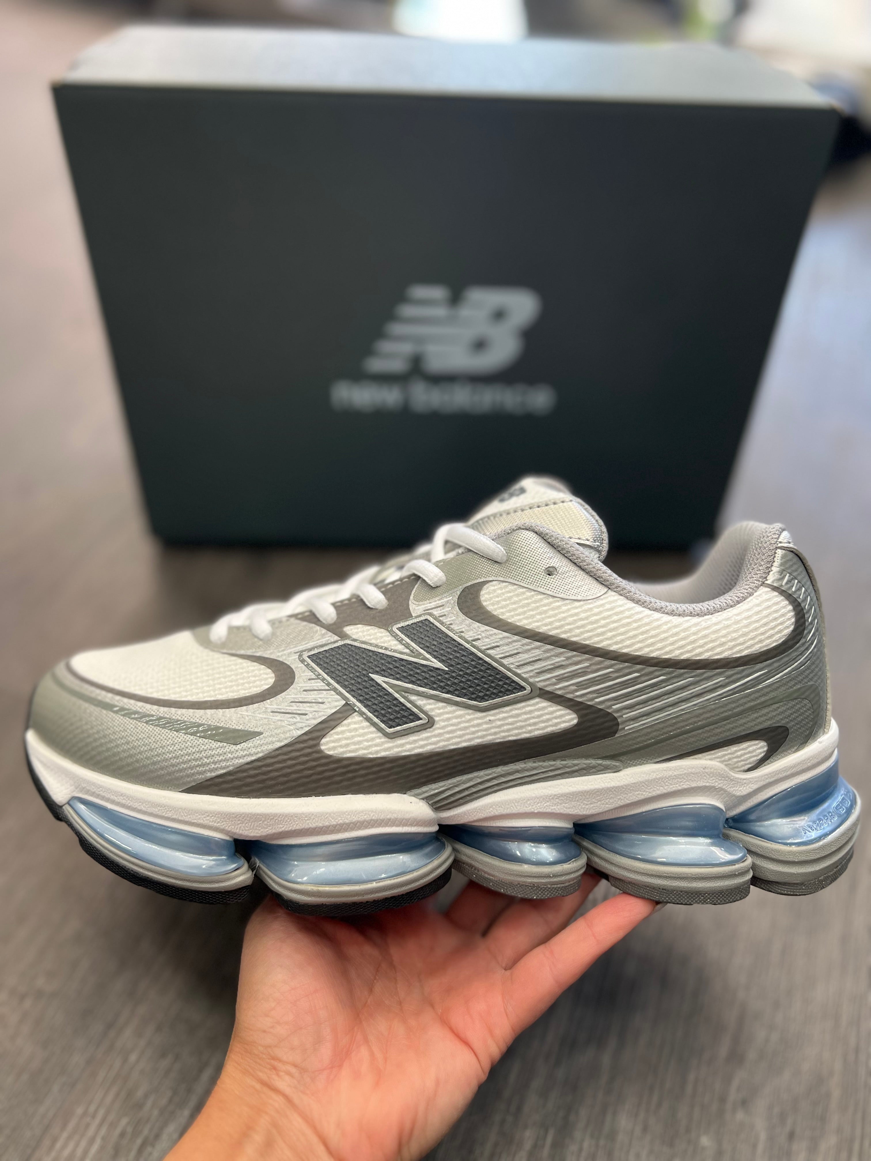 New balance 2000