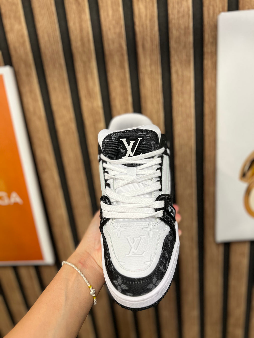 Louis Vuitton LV Trainers  low trainers L-30