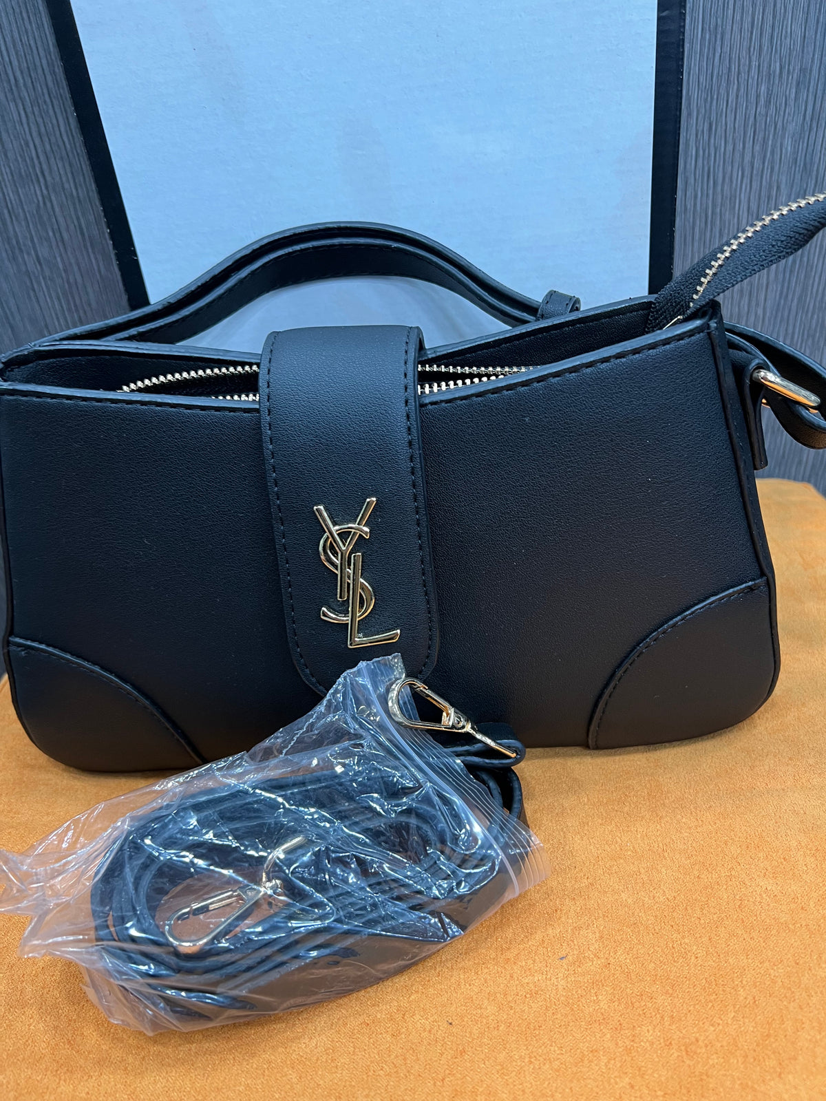 Τσάντα Saint Laurent  Le 5 à 7 YSL y-1076