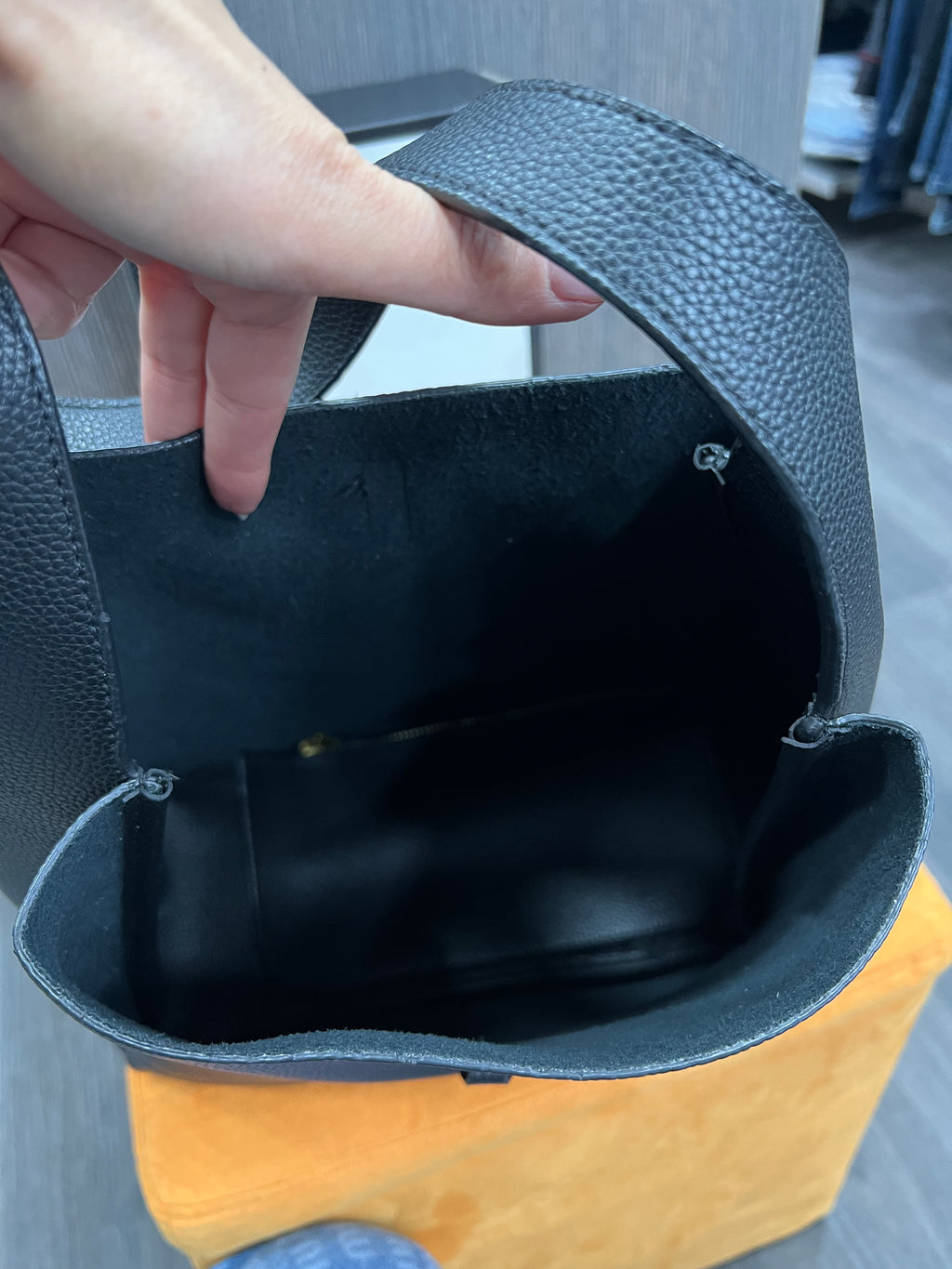Τσάντα Saint Laurent  Le 5 à 7 Supple hobo bag YSL y-6030