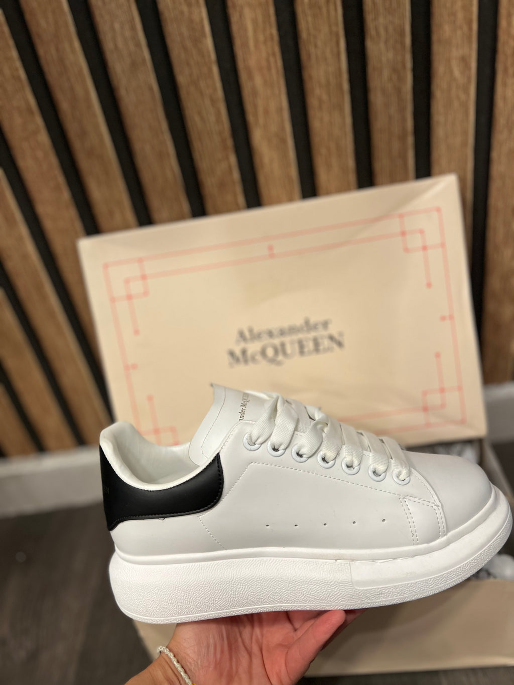 Sneakers Alexander McQueen white black a-40