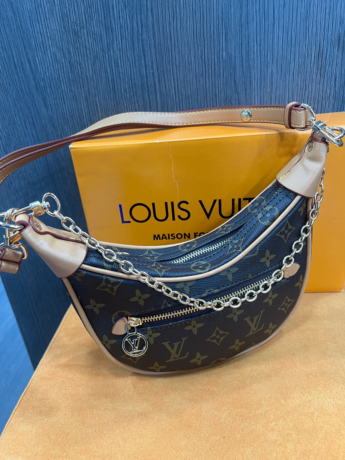Τσάντα Louis Vuitton loop bag monogram L-0670