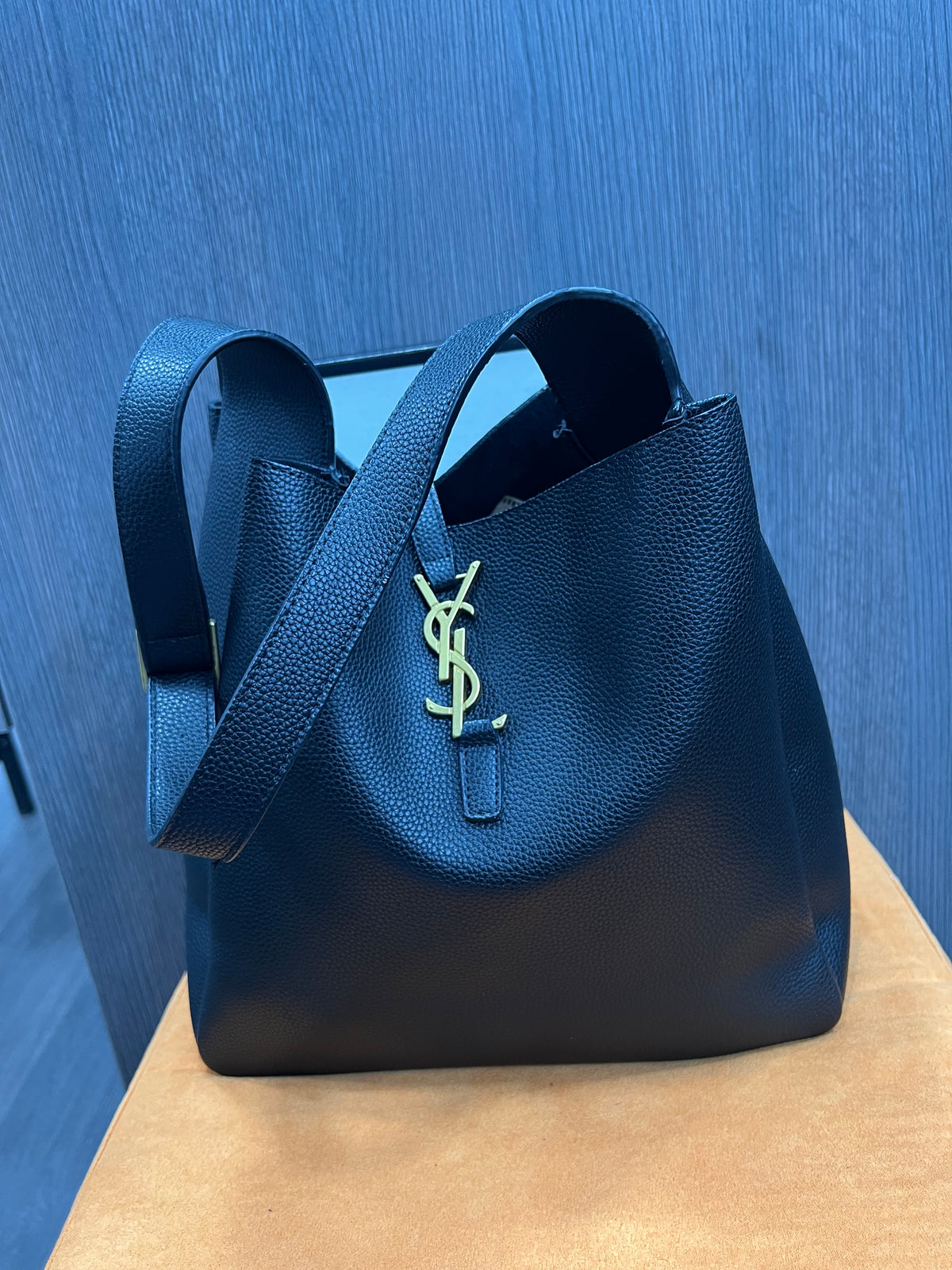Τσάντα Saint Laurent  Le 5 à 7 Supple hobo bag YSL y-6030
