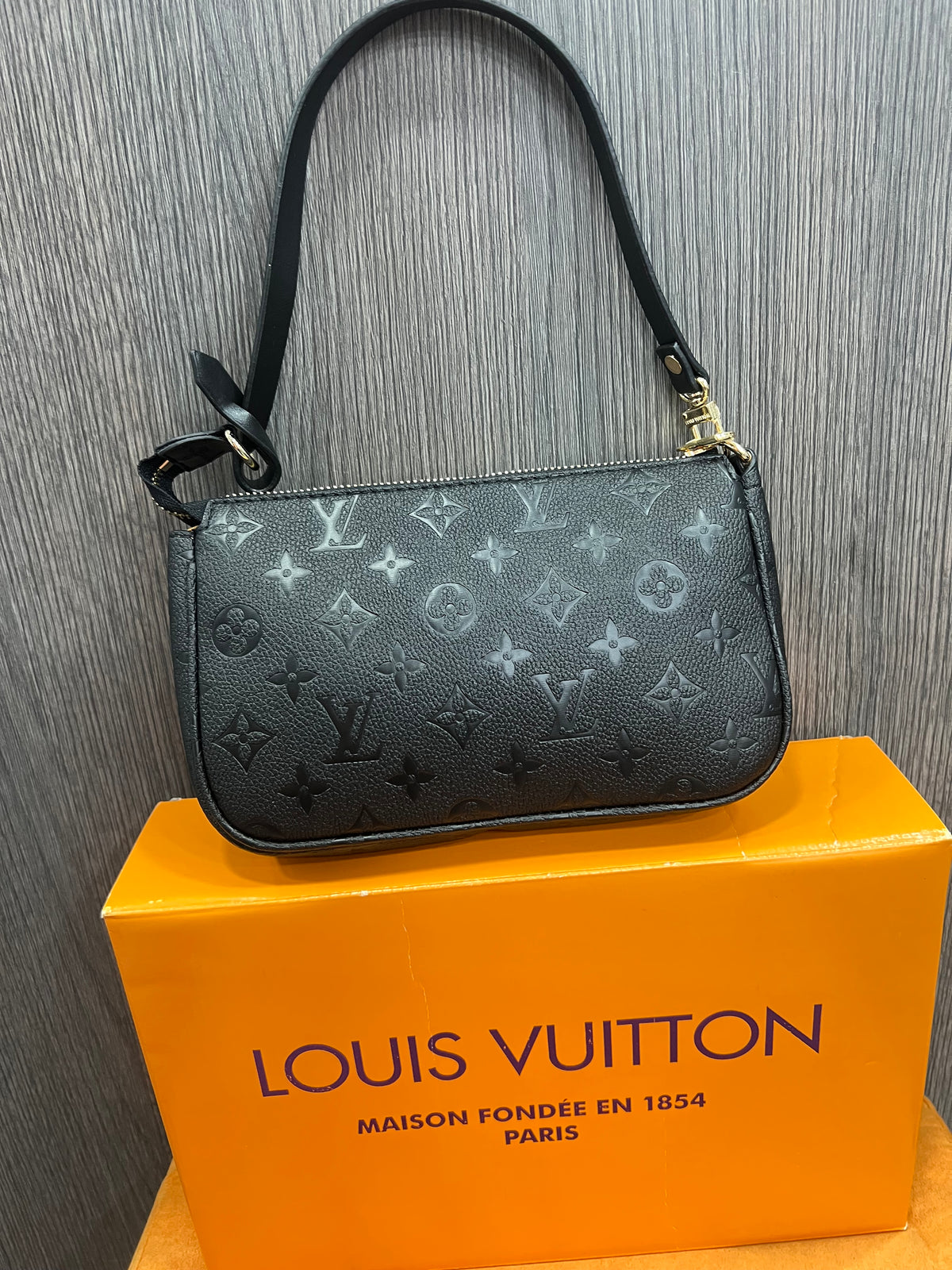 Τσάντα Louis Vuitton Pochette Liv black L-0780