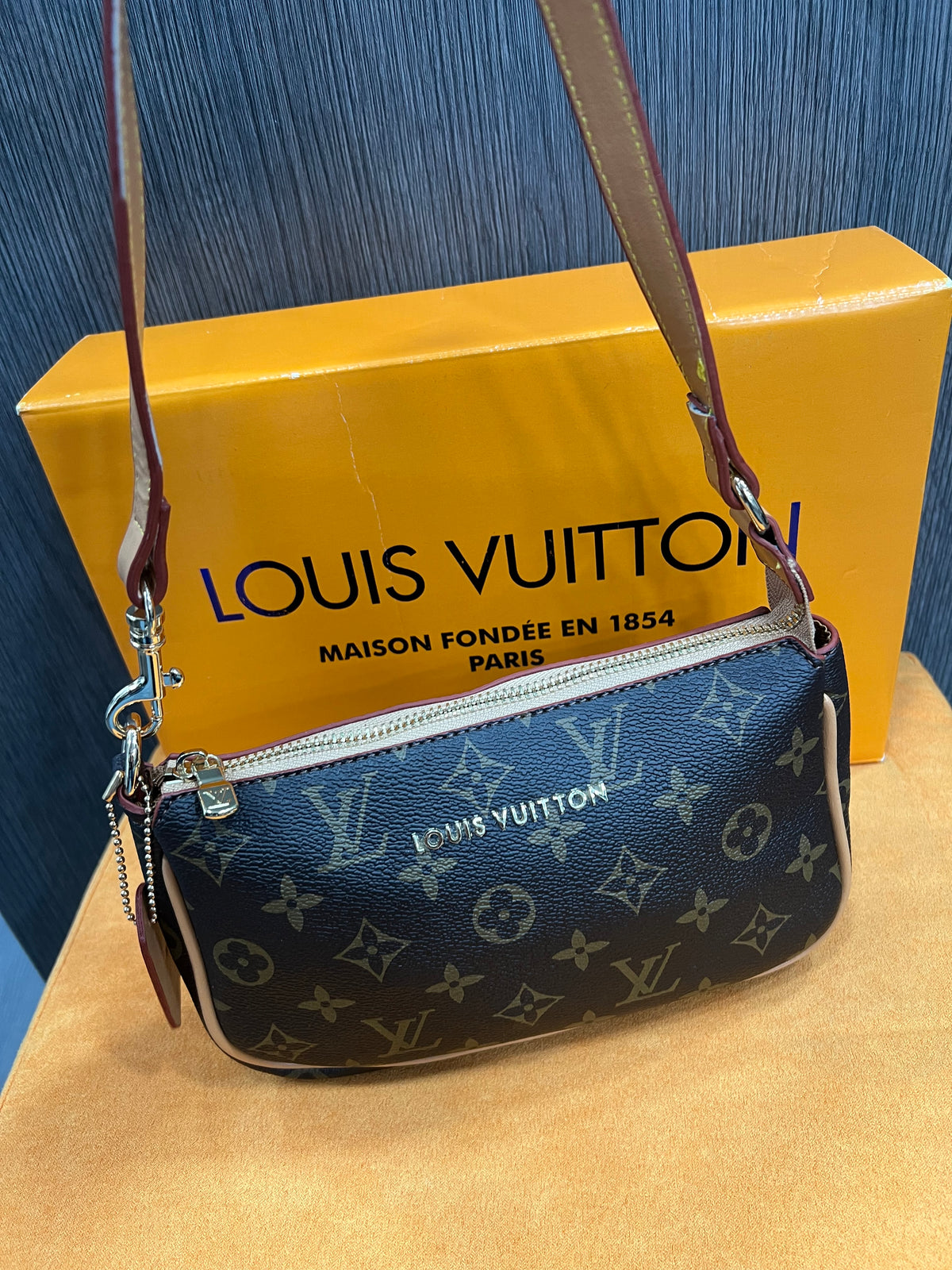 Τσάντα Louis Vuitton Pochette Liv monogram L-0129
