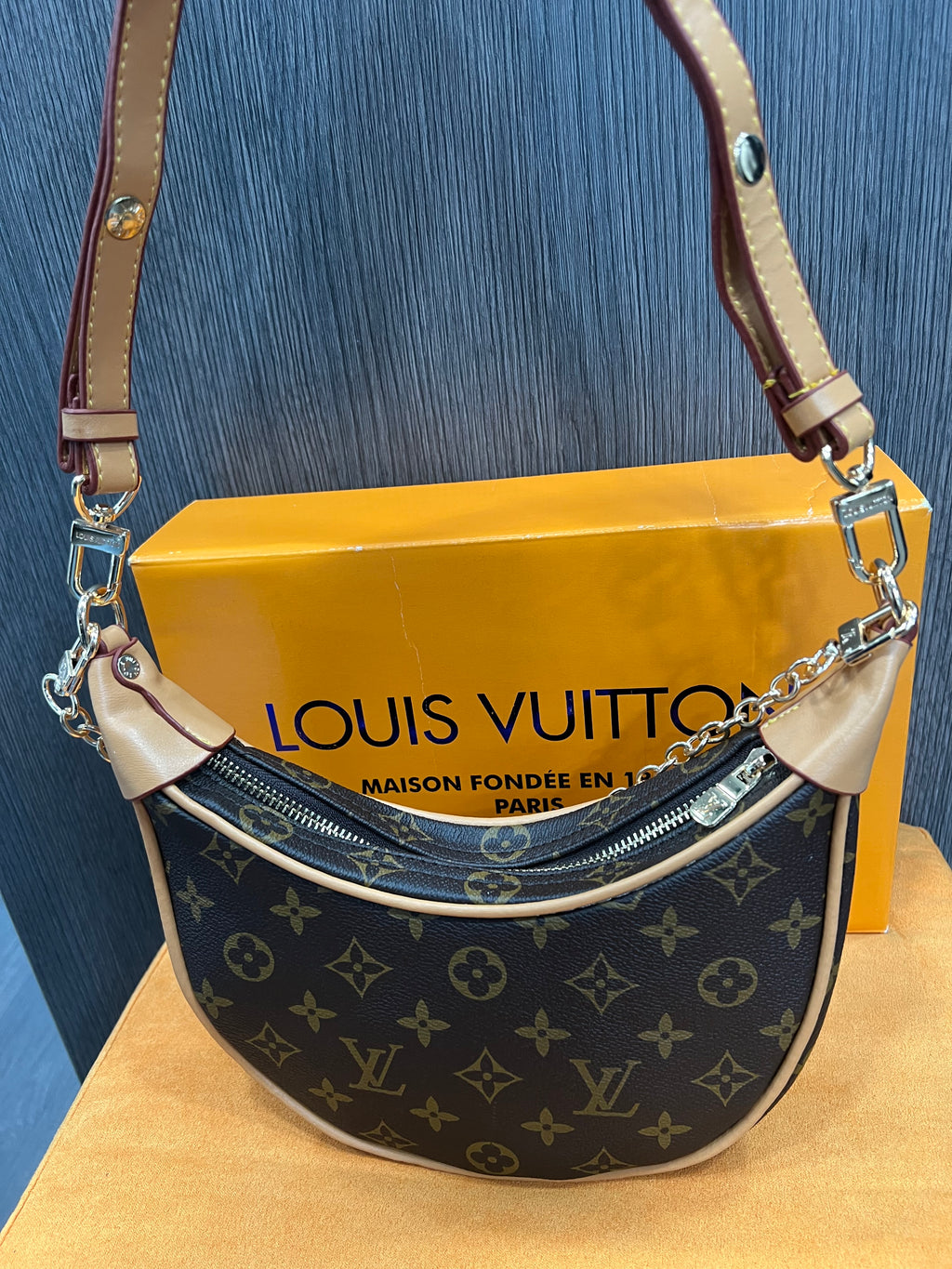 Τσάντα Louis Vuitton loop bag monogram L-0670