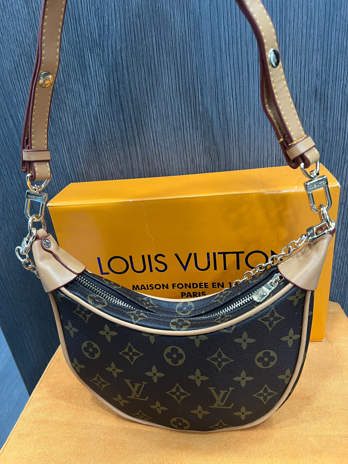 Τσάντα Louis Vuitton loop bag monogram L-0670