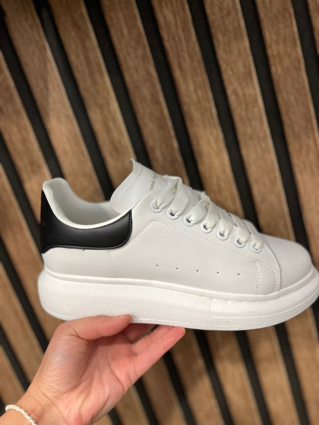 Sneakers Alexander McQueen white black a-40