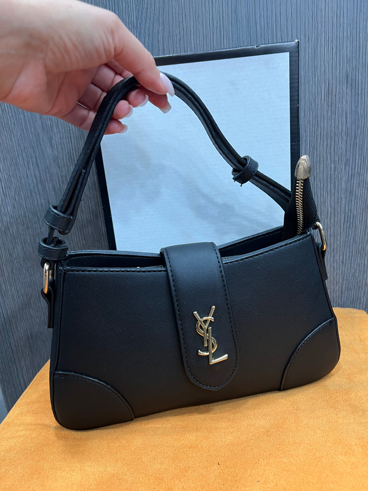 Τσάντα Saint Laurent  Le 5 à 7 YSL y-1076