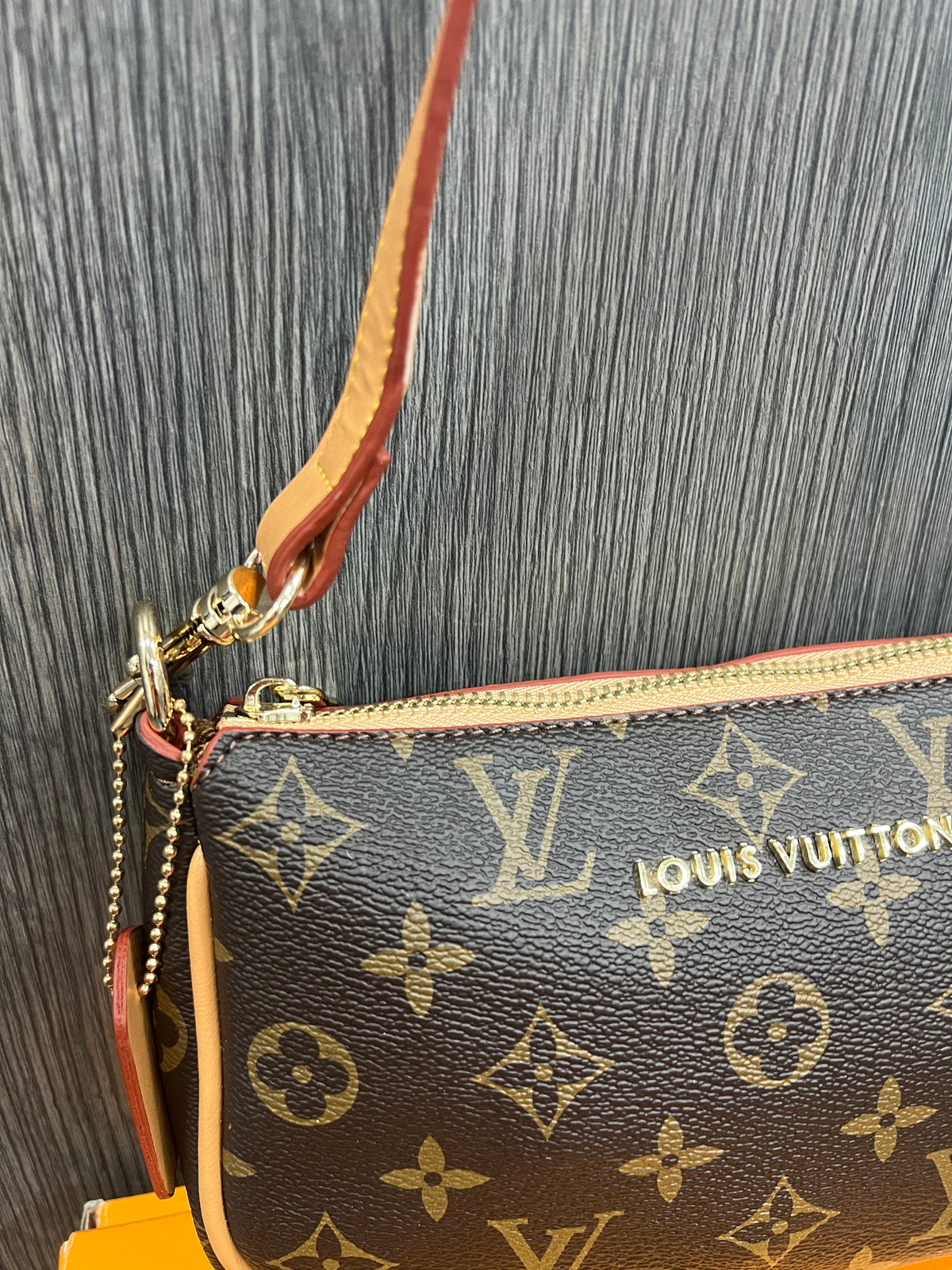 Τσάντα Louis Vuitton Pochette Liv monogram L-0129