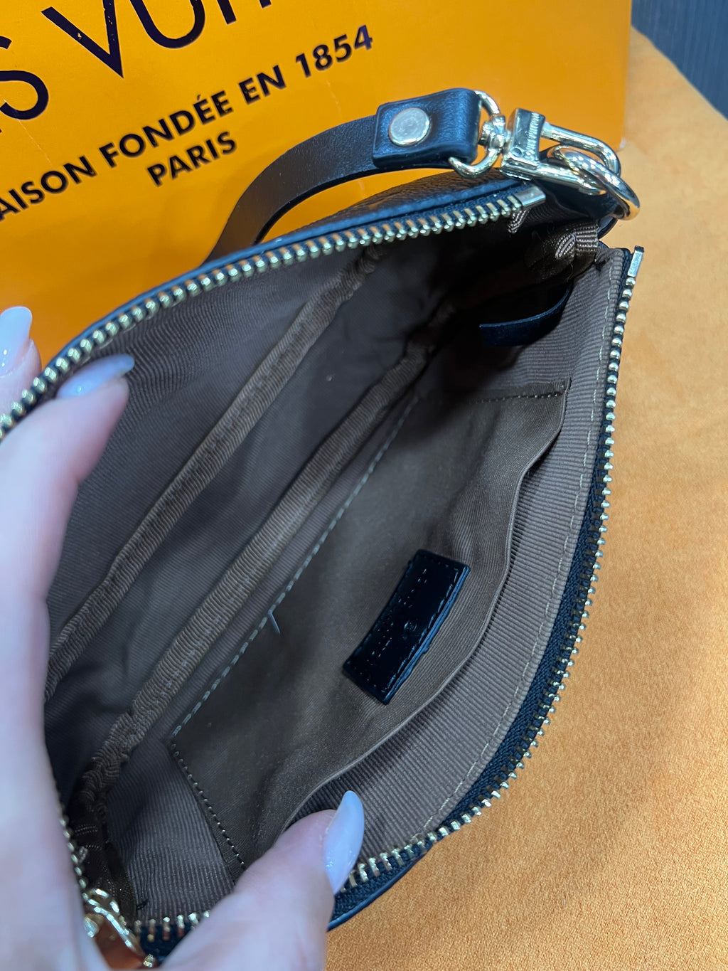 Τσάντα Louis Vuitton Pochette Liv black L-0780