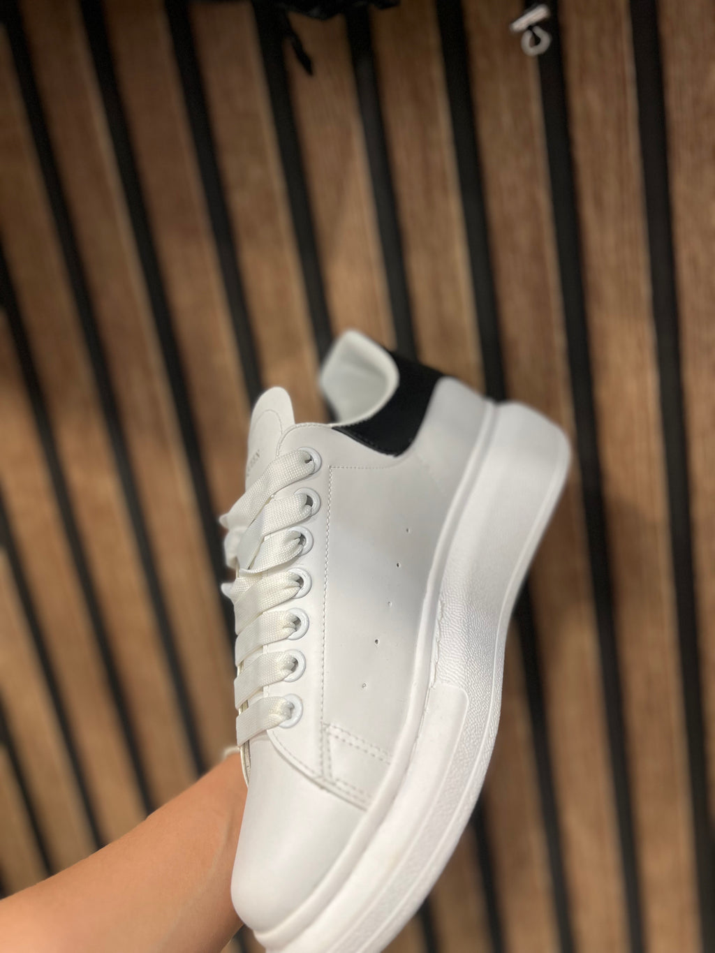 Sneakers Alexander McQueen white black a-40