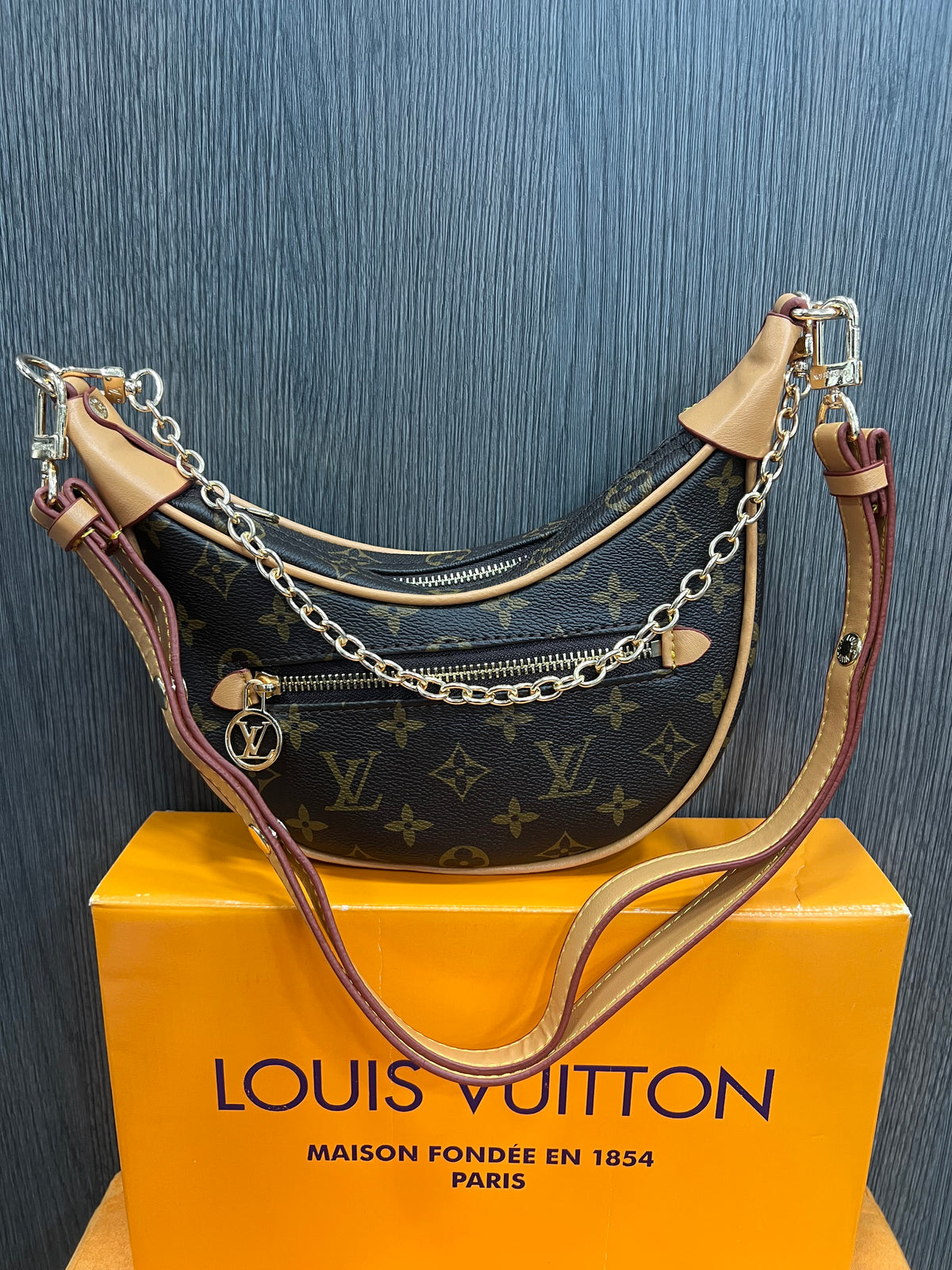 Τσάντα Louis Vuitton loop bag monogram L-0670