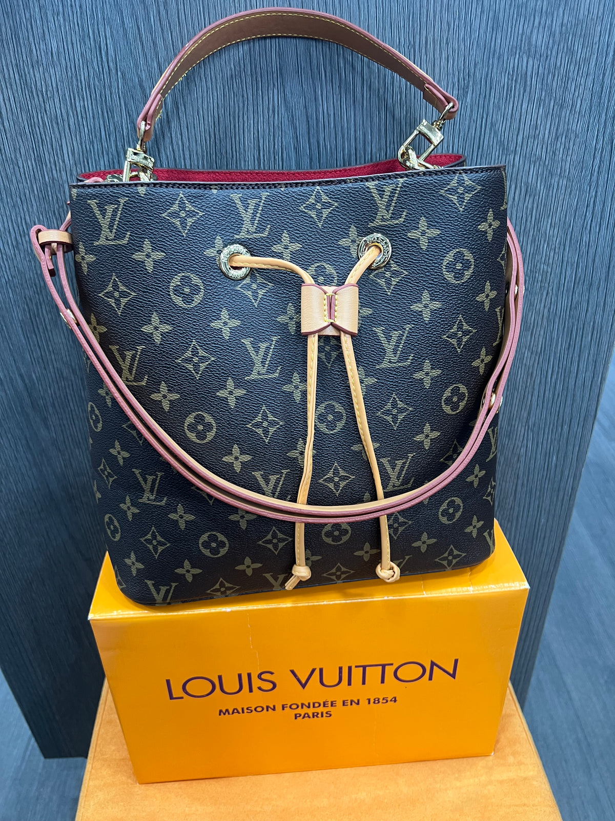 Τσάντα Louis Vuitton NéoNoé bucket bag monogram  Rose Poudrél-0770