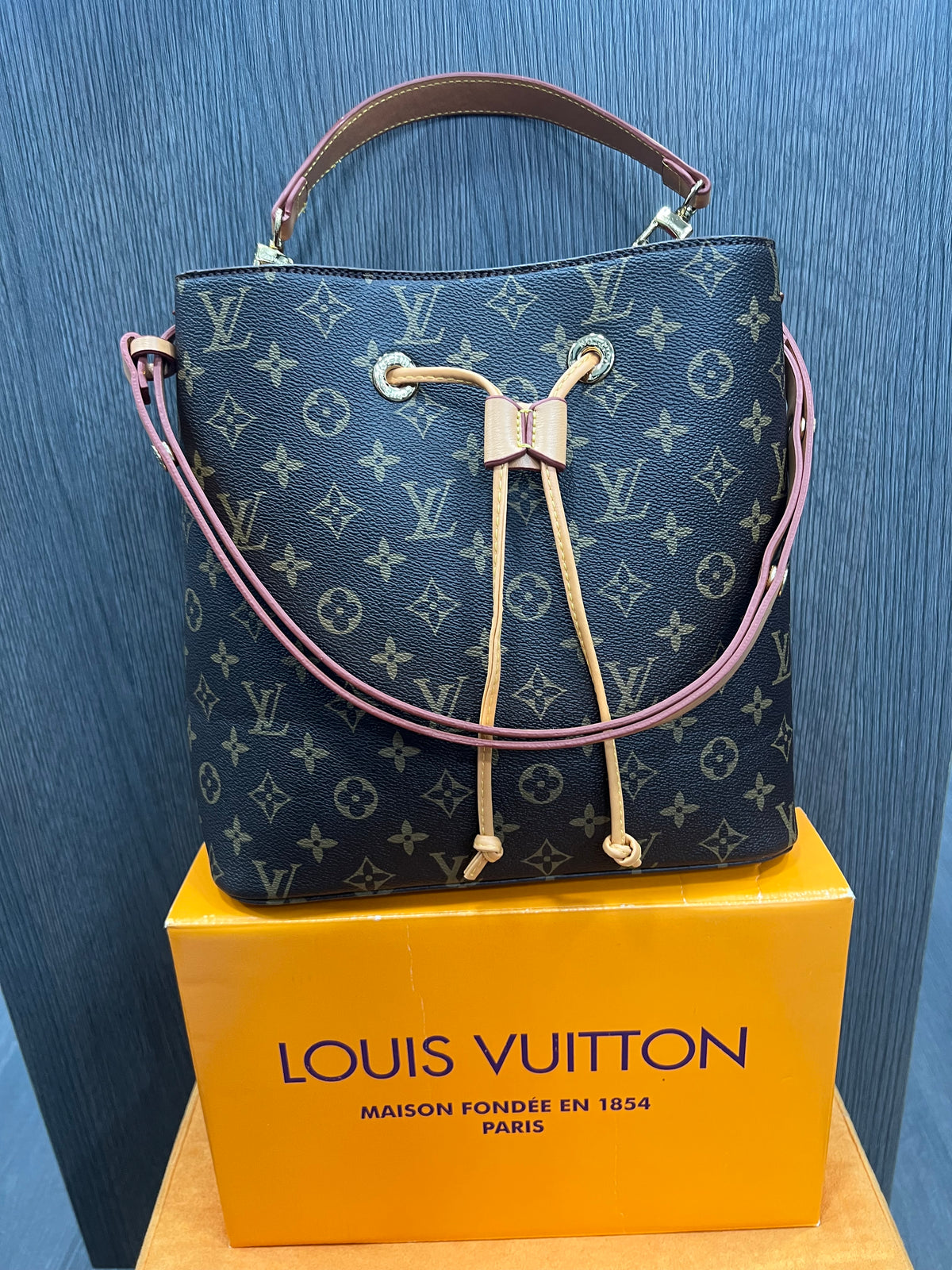 Τσάντα Louis Vuitton NéoNoé bucket bag monogram  Rose Poudrél-0770