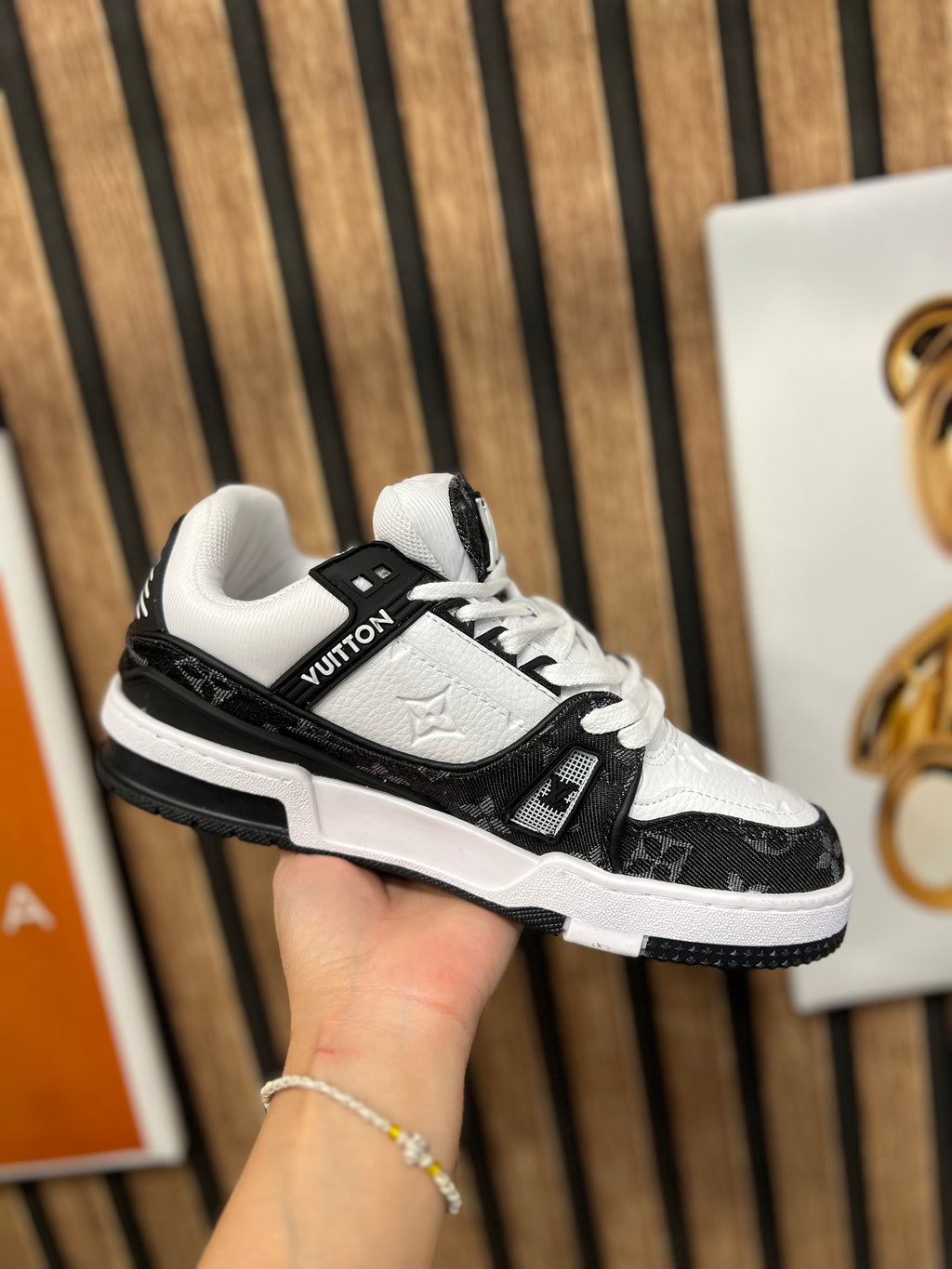 Louis Vuitton LV Trainers  low trainers L-30