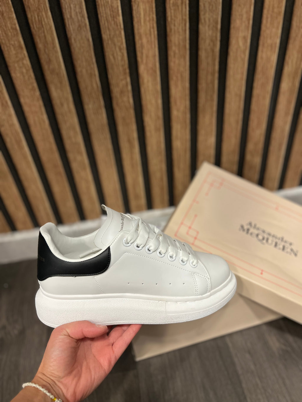 Sneakers Alexander McQueen white black a-40