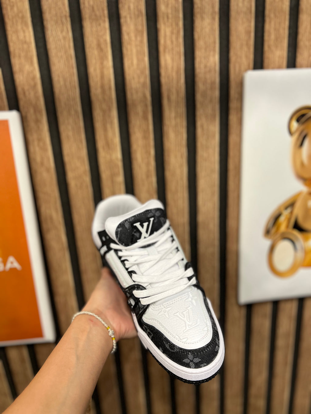 Louis Vuitton LV Trainers  low trainers L-30